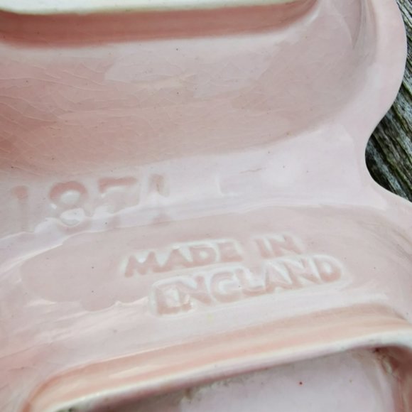 Vintage SylvaC Pottery Pink Triangular Dish with Blackberry Finial - Picture 8 of 16